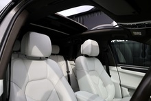 Porsche Macan 1 Lady Owner + £9,500 Cost Options + Beautiful Condition - Thumb 9