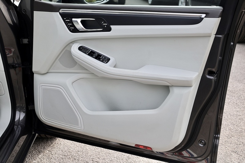 Porsche Macan 1 Lady Owner + £9,500 Cost Options + Beautiful Condition Image 29