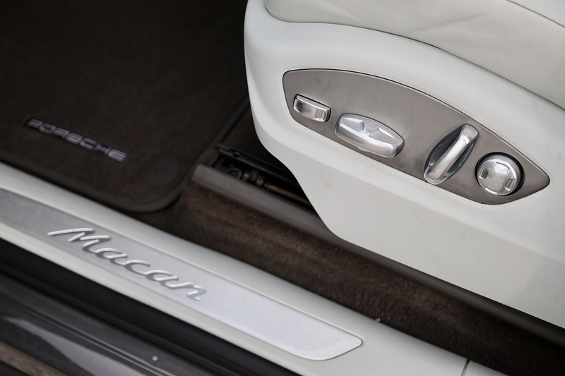 Porsche Macan 1 Lady Owner + £9,500 Cost Options + Beautiful Condition Image 30