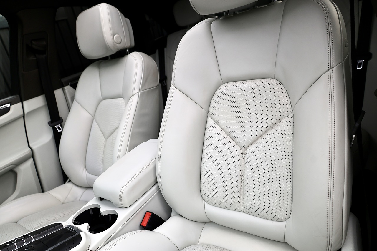 Porsche Macan 1 Lady Owner + £9,500 Cost Options + Beautiful Condition - Large 15