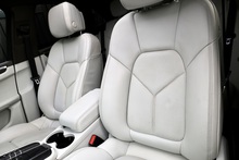 Porsche Macan 1 Lady Owner + £9,500 Cost Options + Beautiful Condition - Thumb 15