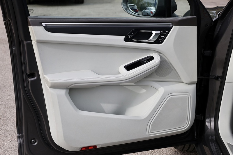 Porsche Macan 1 Lady Owner + £9,500 Cost Options + Beautiful Condition Image 28