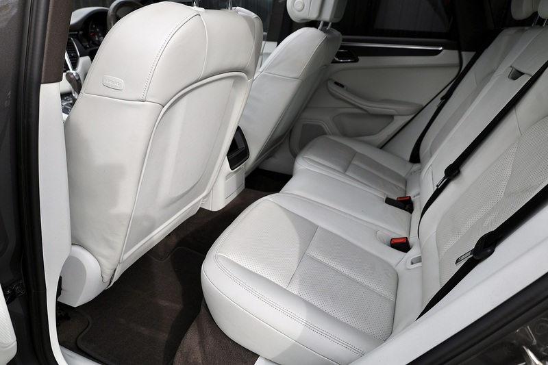 Porsche Macan 1 Lady Owner + £9,500 Cost Options + Beautiful Condition Image 14