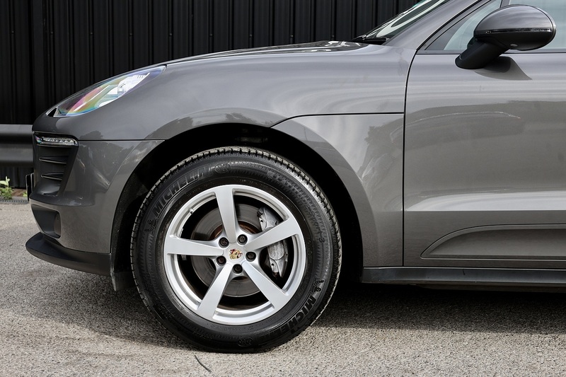 Porsche Macan 1 Lady Owner + £9,500 Cost Options + Beautiful Condition Image 32