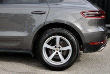 Porsche Macan 1 Lady Owner + £9,500 Cost Options + Beautiful Condition - Thumb 33