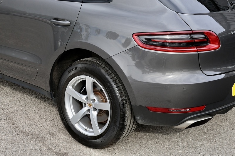 Porsche Macan 1 Lady Owner + £9,500 Cost Options + Beautiful Condition Image 34
