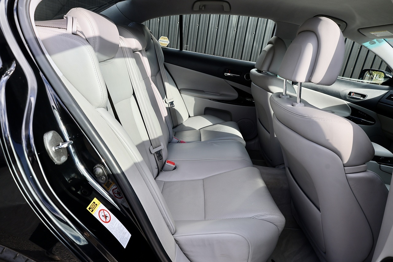 Lexus GS 300 SE 1 Former Keeper + 16 Lexus Main Dealer Services + Previously Sold by Ourselves - Large 9
