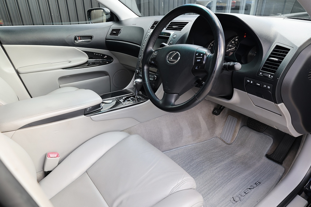 Lexus GS 300 SE 1 Former Keeper + 16 Lexus Main Dealer Services + Previously Sold by Ourselves - Large 7