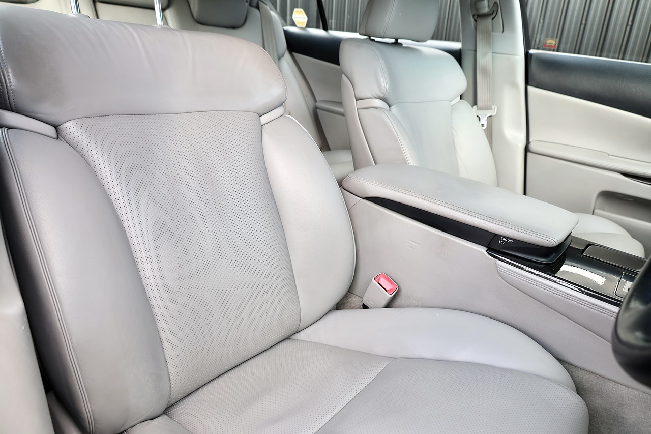 Lexus GS 300 SE 1 Former Keeper + 16 Lexus Main Dealer Services + Previously Sold by Ourselves - Large 25