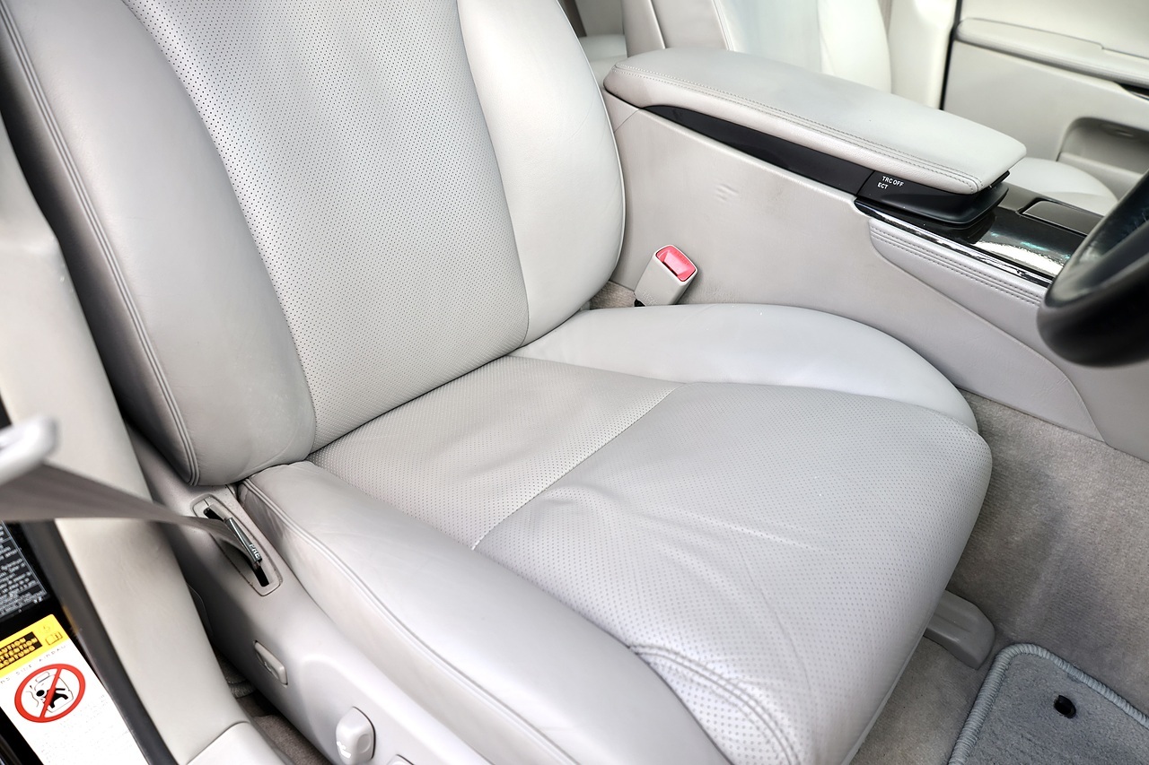 Lexus GS 300 SE 1 Former Keeper + 16 Lexus Main Dealer Services + Previously Sold by Ourselves - Large 26