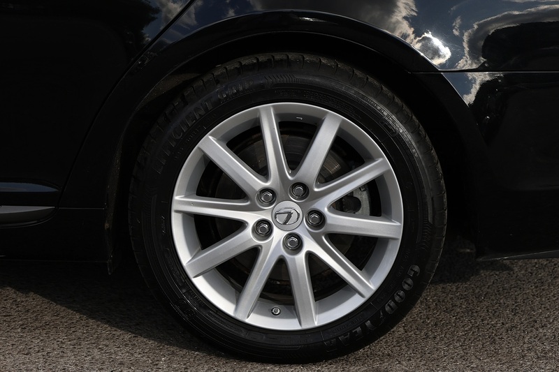 Lexus GS 300 SE 1 Former Keeper + 16 Lexus Main Dealer Services + Previously Sold by Ourselves Image 38
