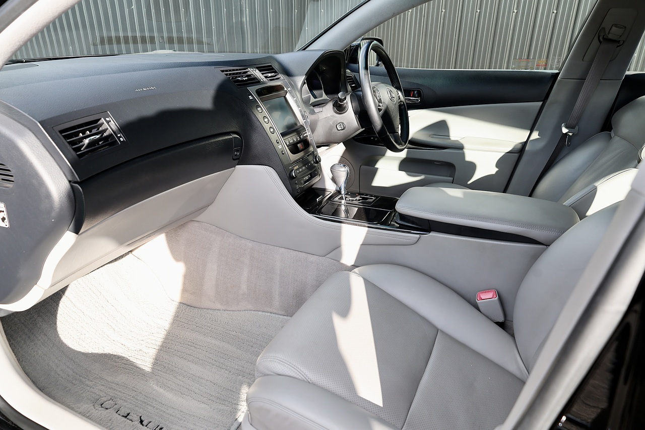 Lexus GS 300 SE 1 Former Keeper + 16 Lexus Main Dealer Services + Previously Sold by Ourselves - Large 2
