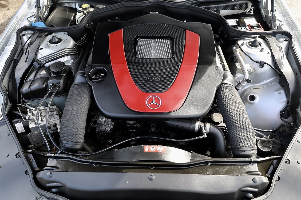 Mercedes-Benz SL 350 2 Former Keepers + Full Service History + AMG Styling + Sport Pack + Pano Roof - Large 17