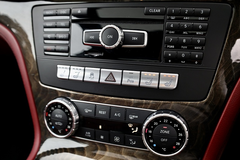 Mercedes-Benz SL 400 AMG Sport 1 Lady Owner + Pano Roof + Harmon Kardon + AirScarf Image 16