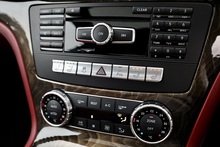 Mercedes-Benz SL 400 AMG Sport 1 Lady Owner + Pano Roof + Harmon Kardon + AirScarf - Thumb 16