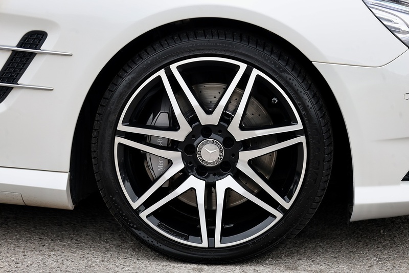 Mercedes-Benz SL 400 AMG Sport 1 Lady Owner + Pano Roof + Harmon Kardon + AirScarf Image 32