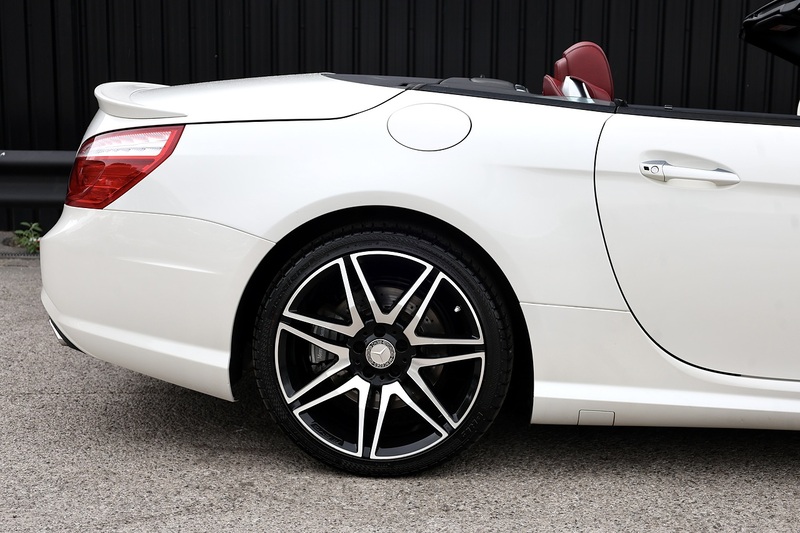 Mercedes-Benz SL 400 AMG Sport 1 Lady Owner + Pano Roof + Harmon Kardon + AirScarf Image 19