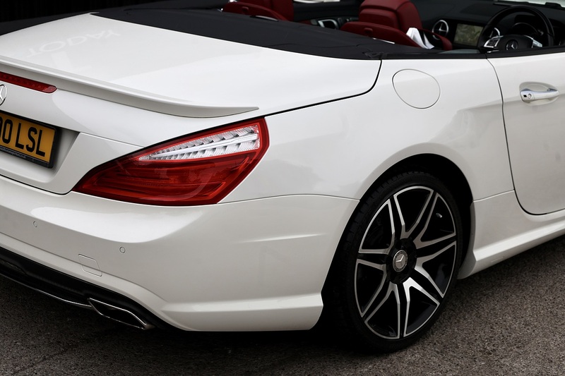 Mercedes-Benz SL 400 AMG Sport 1 Lady Owner + Pano Roof + Harmon Kardon + AirScarf Image 22