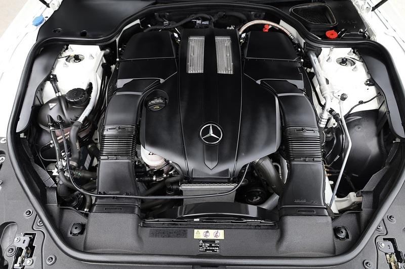 Mercedes-Benz SL 400 AMG Sport 1 Lady Owner + Pano Roof + Harmon Kardon + AirScarf Image 23