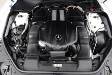 Mercedes-Benz SL 400 AMG Sport 1 Lady Owner + Pano Roof + Harmon Kardon + AirScarf - Thumb 23