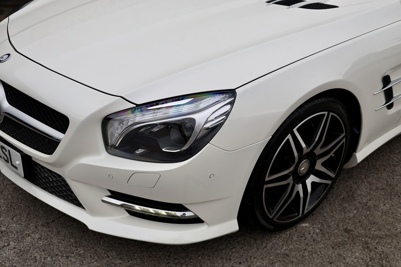 Mercedes-Benz SL 400 AMG Sport 1 Lady Owner + Pano Roof + Harmon Kardon + AirScarf Image 28