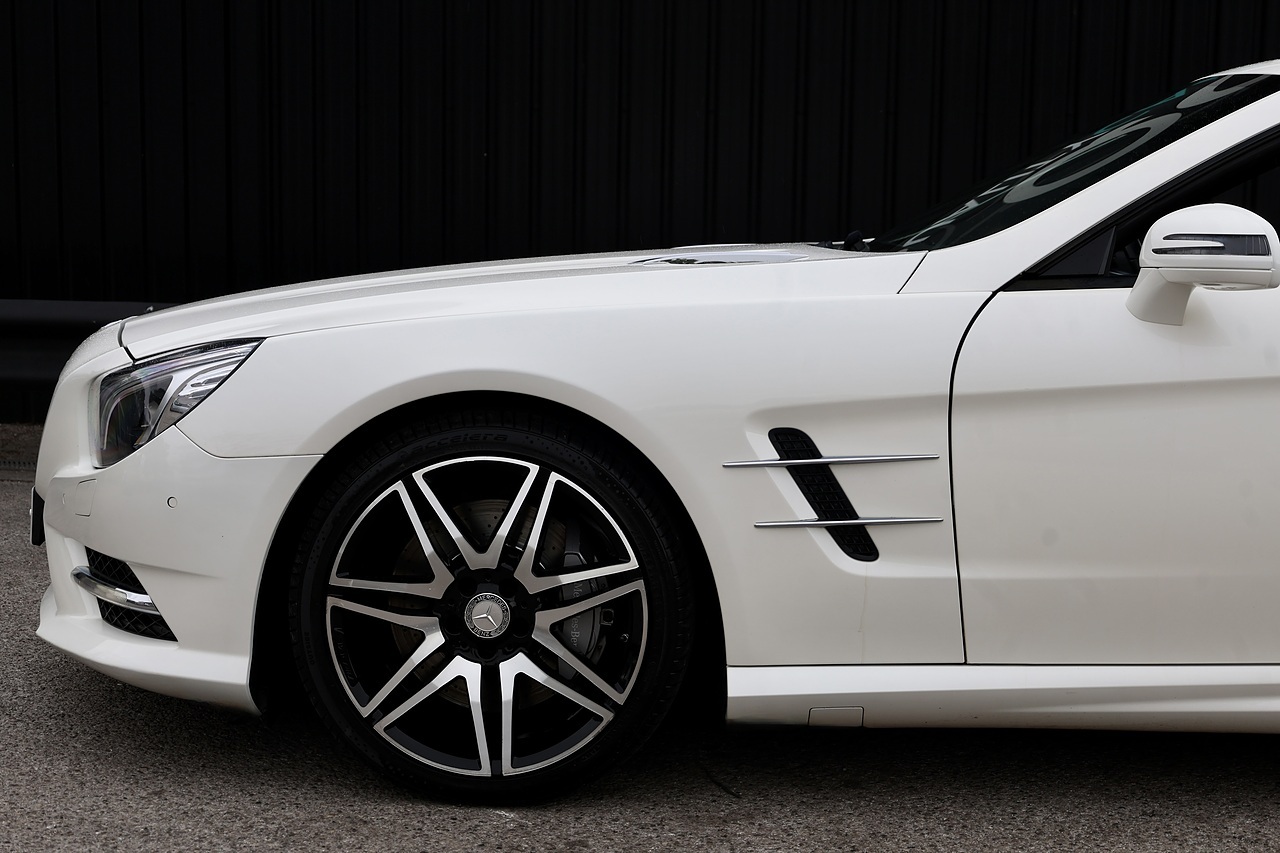 Mercedes-Benz SL 400 AMG Sport 1 Lady Owner + Pano Roof + Harmon Kardon + AirScarf - Large 29