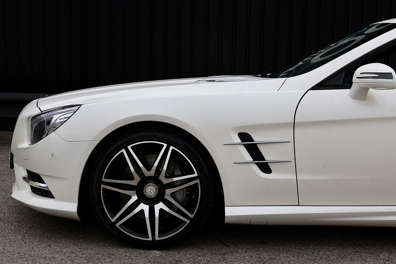 Mercedes-Benz SL 400 AMG Sport 1 Lady Owner + Pano Roof + Harmon Kardon + AirScarf Image 29