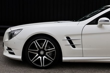 Mercedes-Benz SL 400 AMG Sport 1 Lady Owner + Pano Roof + Harmon Kardon + AirScarf - Thumb 29