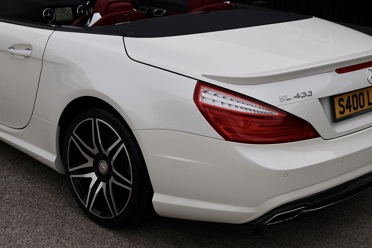 Mercedes-Benz SL 400 AMG Sport 1 Lady Owner + Pano Roof + Harmon Kardon + AirScarf - Large 31