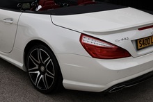 Mercedes-Benz SL 400 AMG Sport 1 Lady Owner + Pano Roof + Harmon Kardon + AirScarf - Thumb 31