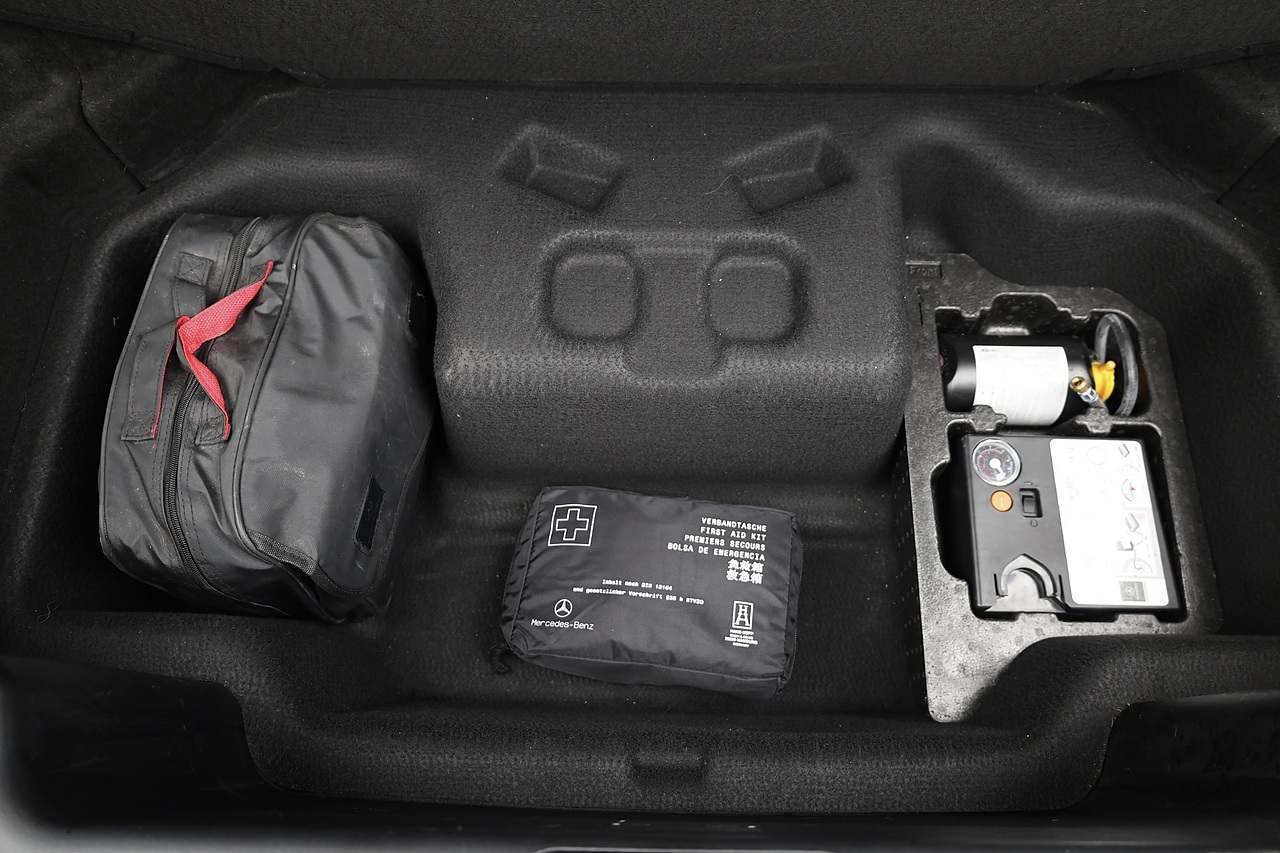 Mercedes-Benz SL 400 AMG Sport 1 Lady Owner + Pano Roof + Harmon Kardon + AirScarf - Large 39