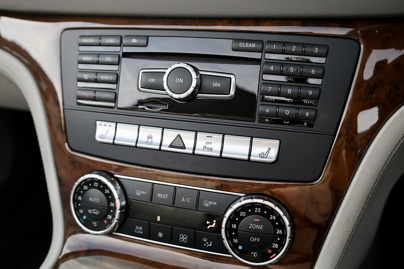 Mercedes-Benz SL 500 4.7 V8 BiTurbo 1 Former Keeper + Full Mercedes Main Dealer + Bang and Olufsen + Pano Roof Image 21