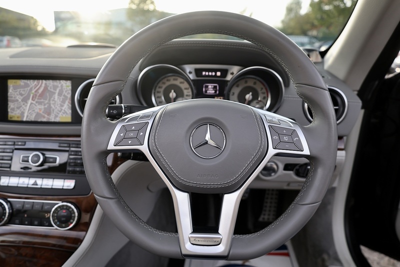 Mercedes-Benz SL 500 4.7 V8 BiTurbo 1 Former Keeper + Full Mercedes Main Dealer + Bang and Olufsen + Pano Roof Image 25