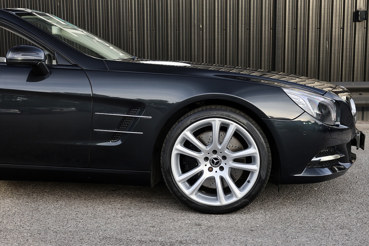 Mercedes-Benz SL 500 4.7 V8 BiTurbo 1 Former Keeper + Full Mercedes Main Dealer + Bang and Olufsen + Pano Roof - Large 33