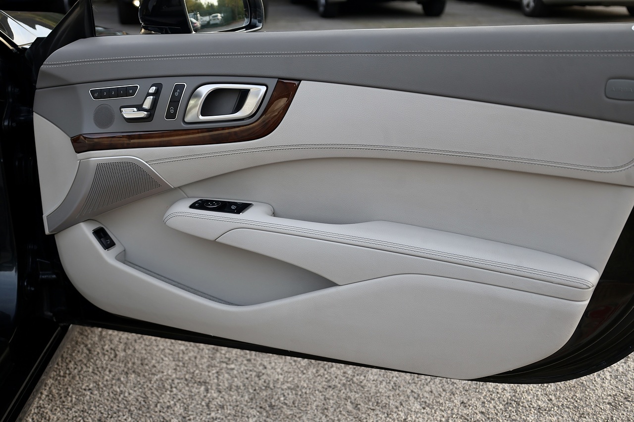 Mercedes-Benz SL 500 4.7 V8 BiTurbo 1 Former Keeper + Full Mercedes Main Dealer + Bang and Olufsen + Pano Roof - Large 35