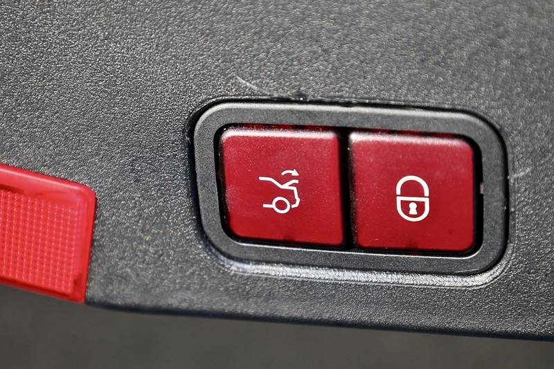 Mercedes-Benz SL 500 4.7 V8 BiTurbo 1 Former Keeper + Full Mercedes Main Dealer + Bang and Olufsen + Pano Roof Image 29
