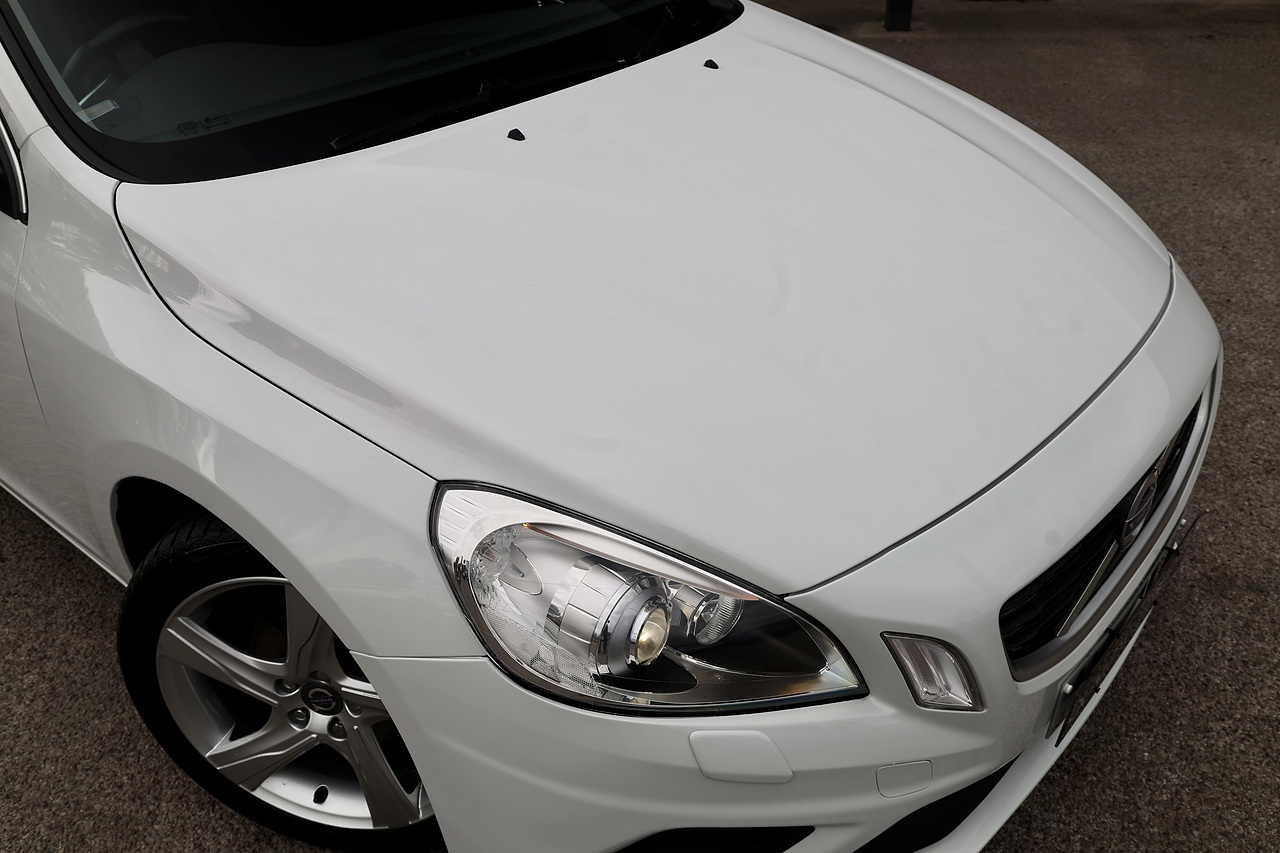 Volvo S60 D4 R-Design Lux Automatic Full Service History + Just 31k Miles + Exceptional - Large 12