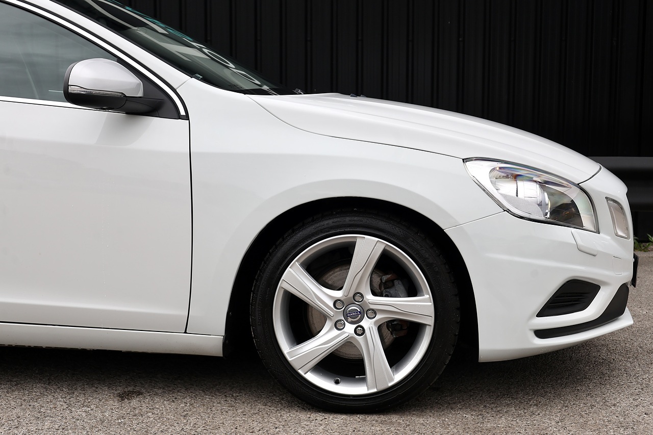 Volvo S60 D4 R-Design Lux Automatic Full Service History + Just 31k Miles + Exceptional - Large 16