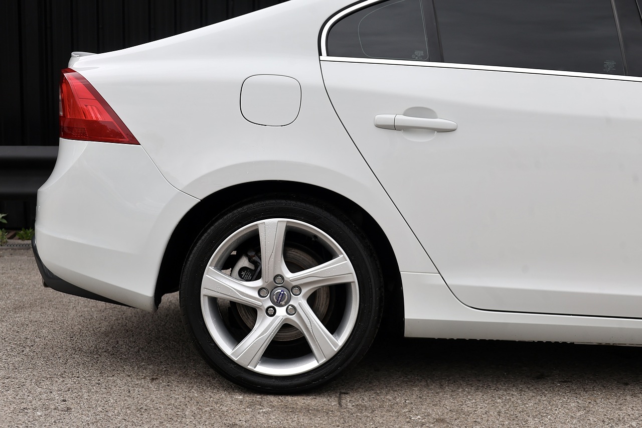Volvo S60 D4 R-Design Lux Automatic Full Service History + Just 31k Miles + Exceptional - Large 15