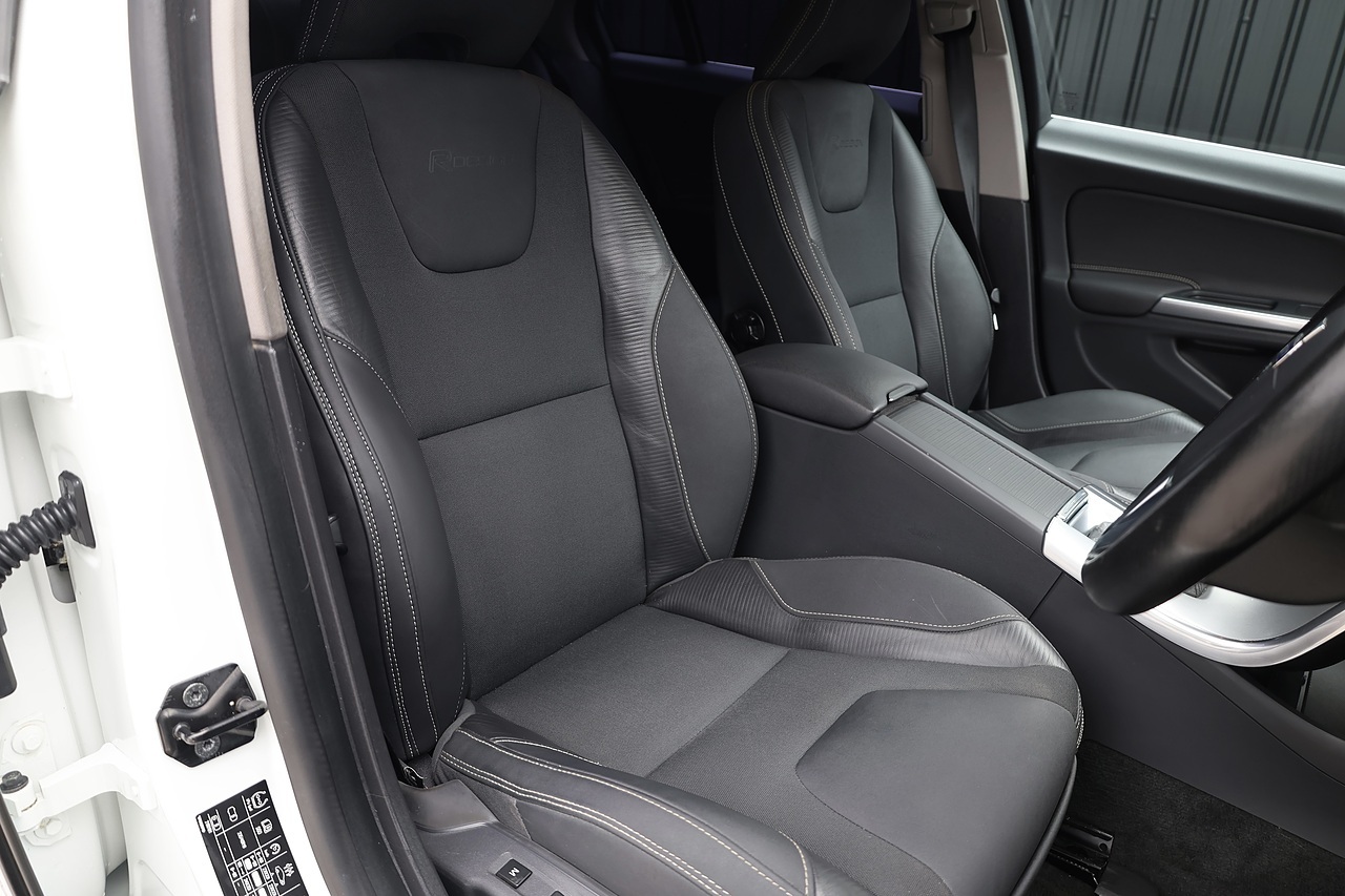 Volvo S60 D4 R-Design Lux Automatic Full Service History + Just 31k Miles + Exceptional - Large 26