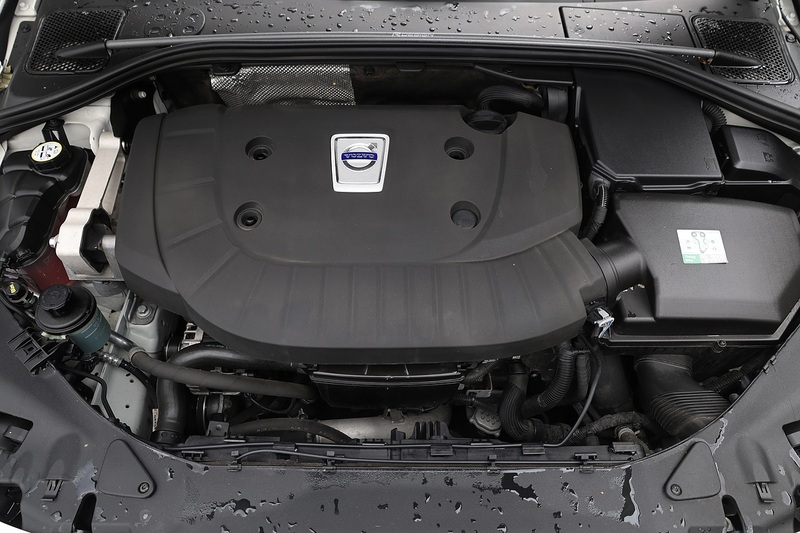 Volvo S60 D4 R-Design Lux Automatic Full Service History + Just 31k Miles + Exceptional Image 32