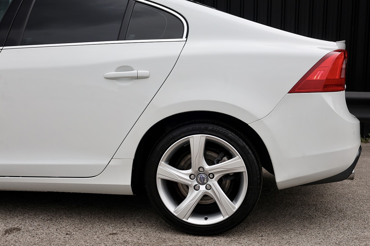 Volvo S60 D4 R-Design Lux Automatic Full Service History + Just 31k Miles + Exceptional - Large 30