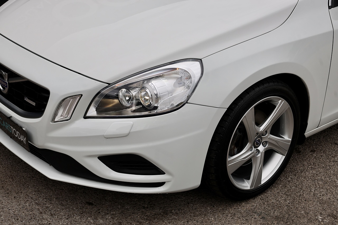 Volvo S60 D4 R-Design Lux Automatic Full Service History + Just 31k Miles + Exceptional - Large 28