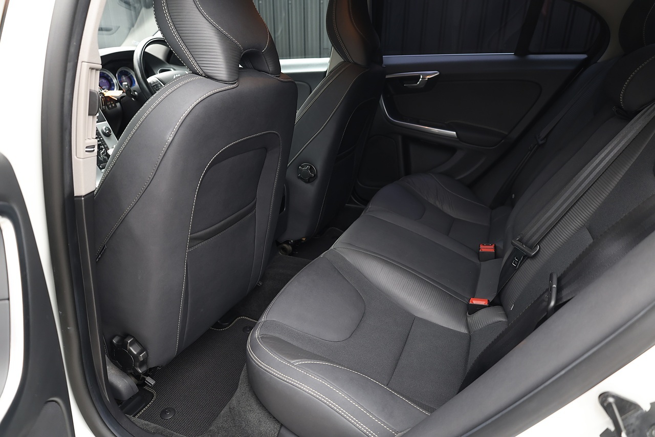 Volvo S60 D4 R-Design Lux Automatic Full Service History + Just 31k Miles + Exceptional - Large 8