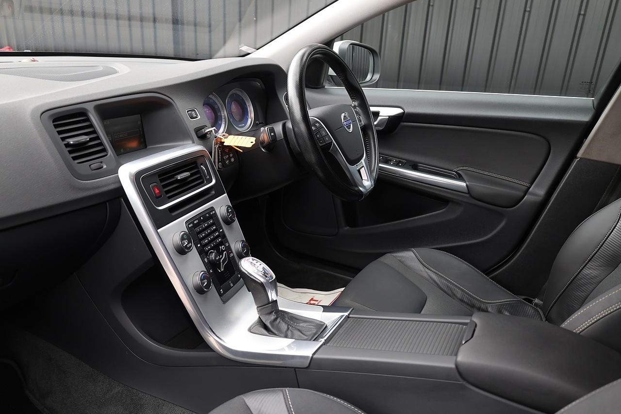 Volvo S60 D4 R-Design Lux Automatic Full Service History + Just 31k Miles + Exceptional - Large 7