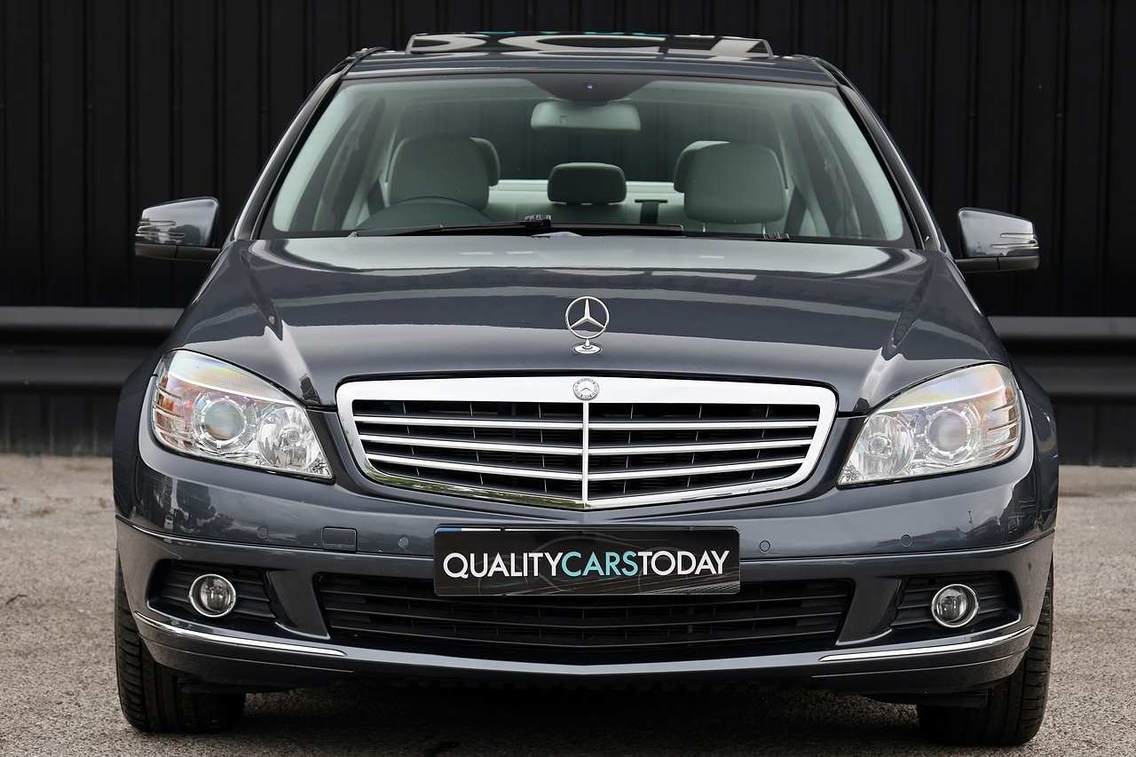 Mercedes-Benz C280 3.0 V6 Elegance 1 Former Keeper + Sunroof + Full Service History - Large 3