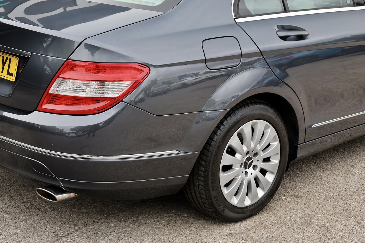Mercedes-Benz C280 3.0 V6 Elegance 1 Former Keeper + Sunroof + Full Service History - Large 21