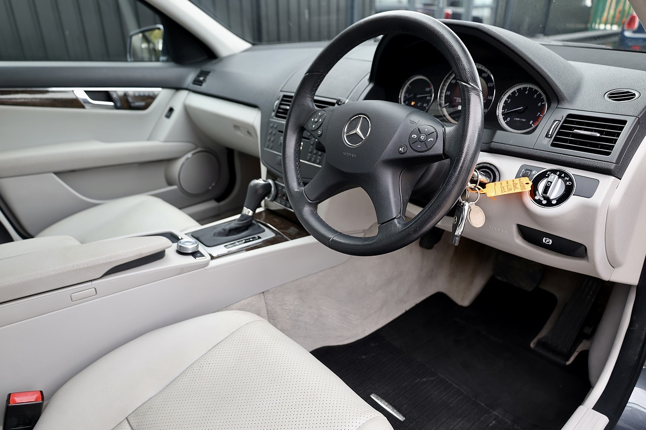 Mercedes-Benz C280 3.0 V6 Elegance 1 Former Keeper + Sunroof + Full Service History - Large 11