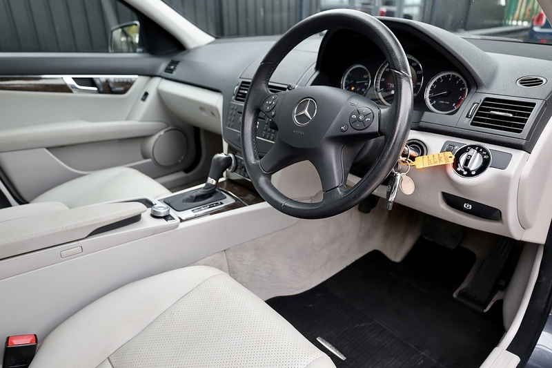Mercedes-Benz C280 3.0 V6 Elegance 1 Former Keeper + Sunroof + Full Service History Image 11