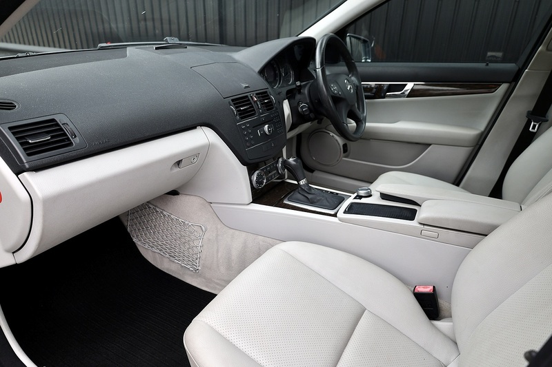 Mercedes-Benz C280 3.0 V6 Elegance 1 Former Keeper + Sunroof + Full Service History Image 2